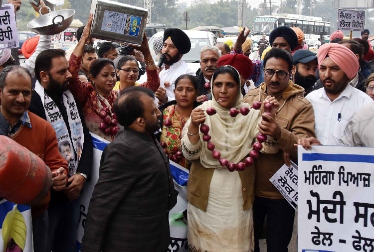 aam aadmi party protest in many district of Punjab