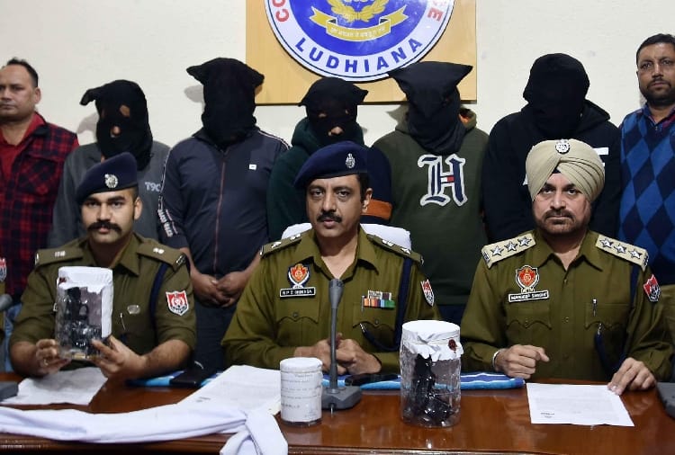 Five arrested including gangster by Ludhiana police