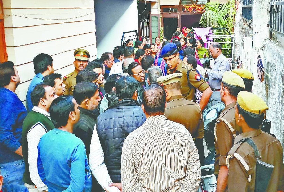 Cloth businessman Shot Died in Agra Update Story