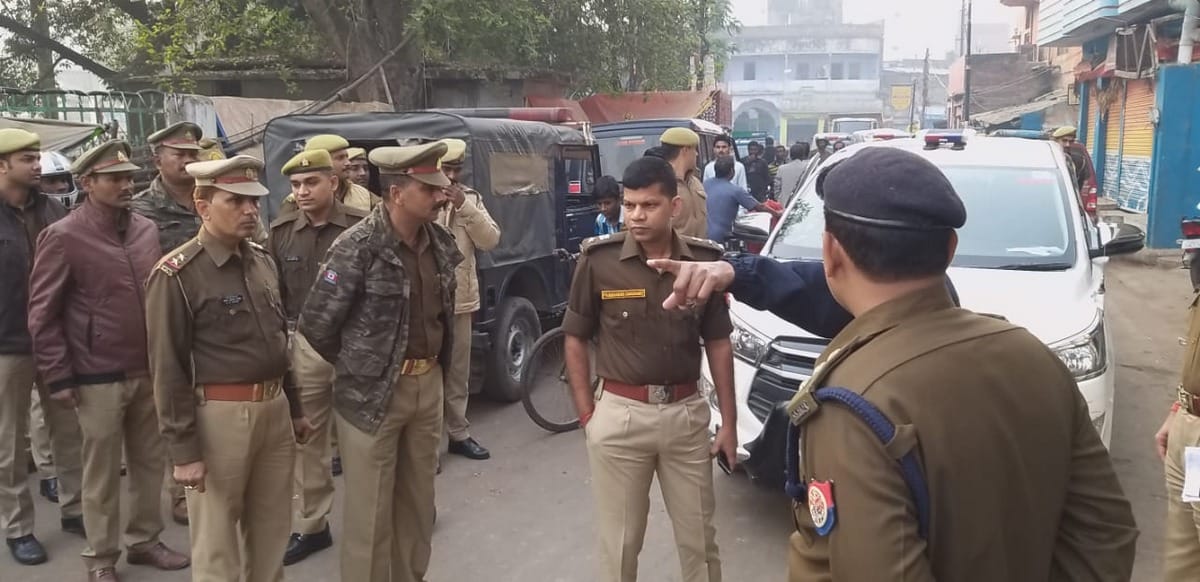 50 thousant loot on gun shot in kotwali varanasi