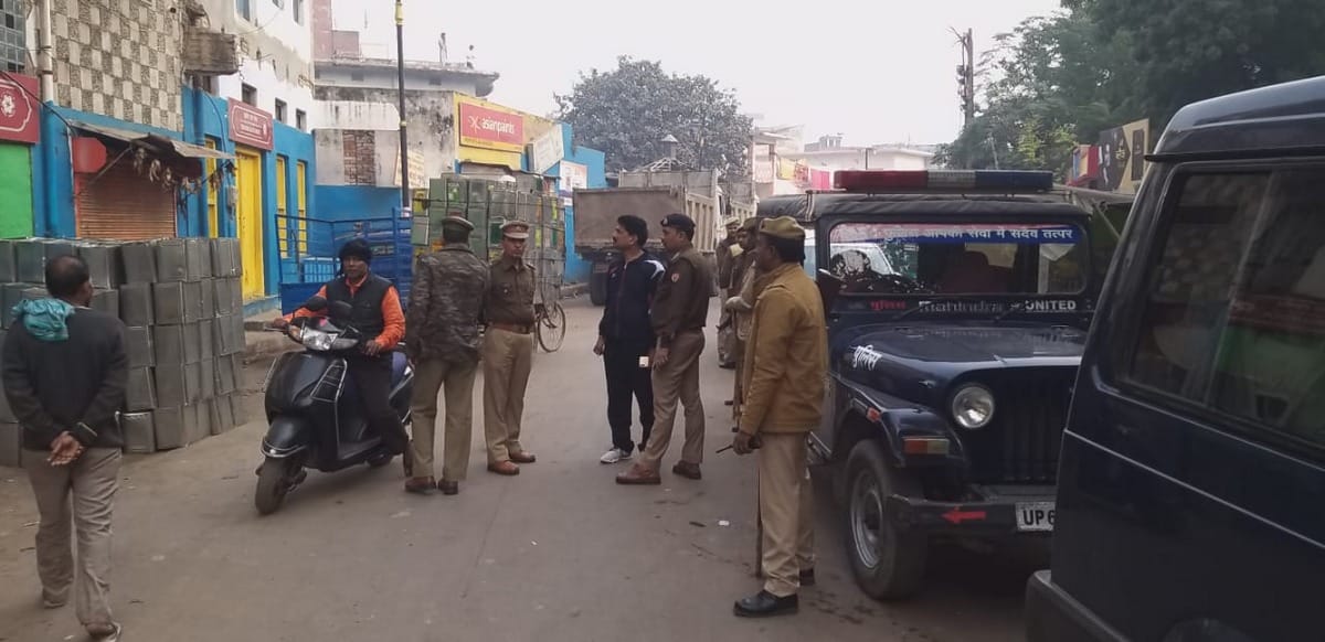 50 thousant loot on gun shot in kotwali varanasi