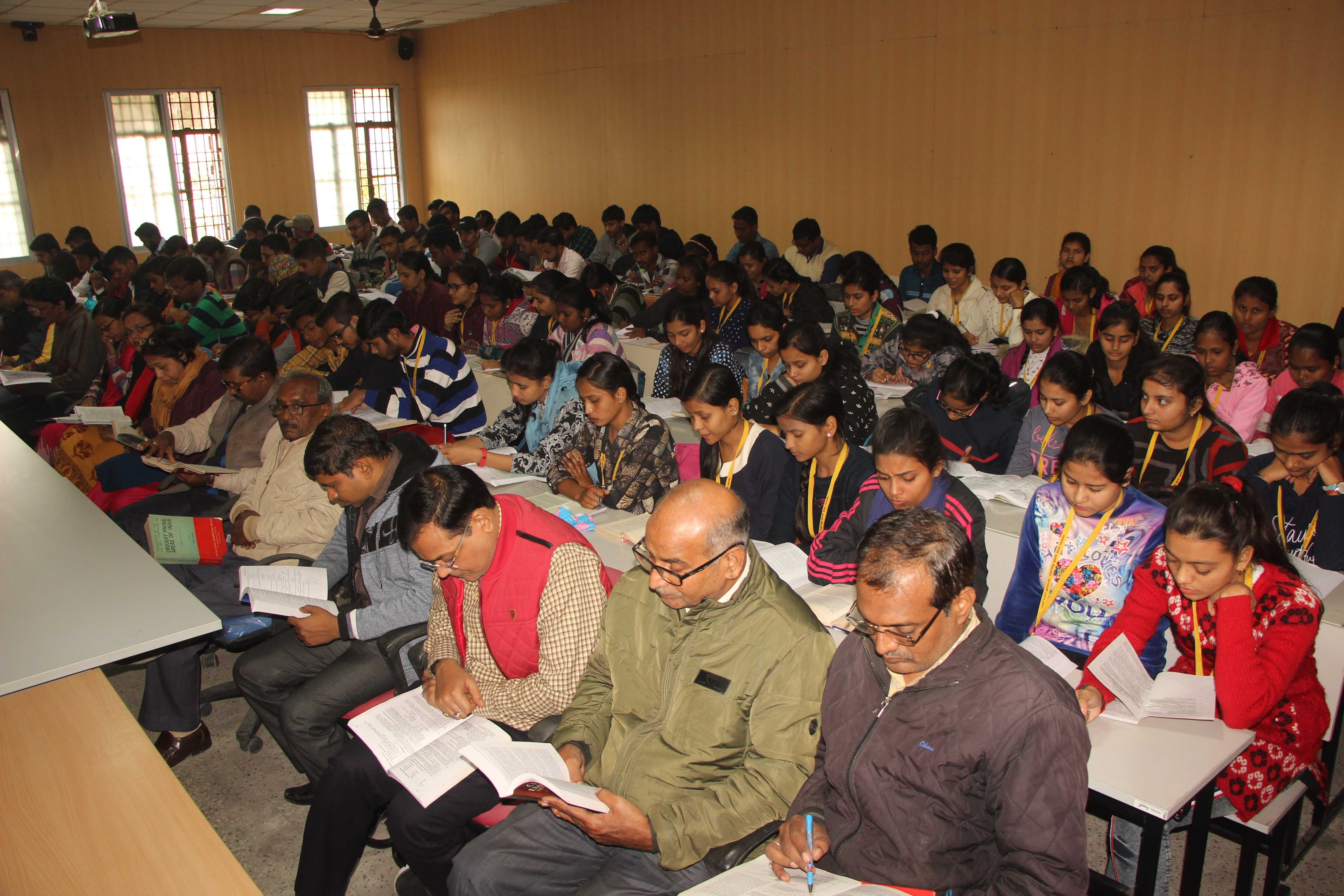 Banarsis realize the Governor's thinking, 3 lakh students made a record by studying together