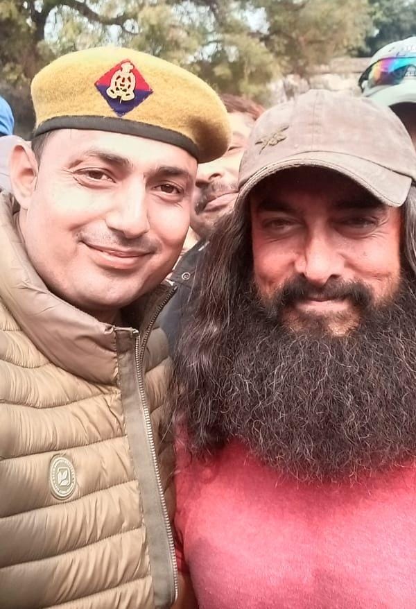 Aamir Khan is enjoying the hospitality of Nanihal with the shooting of the film in varanasi