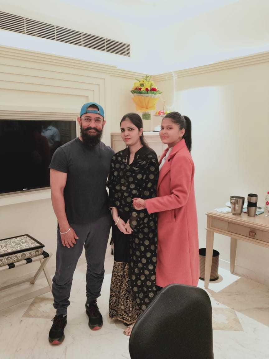 Aamir Khan is enjoying the hospitality of Nanihal with the shooting of the film in varanasi