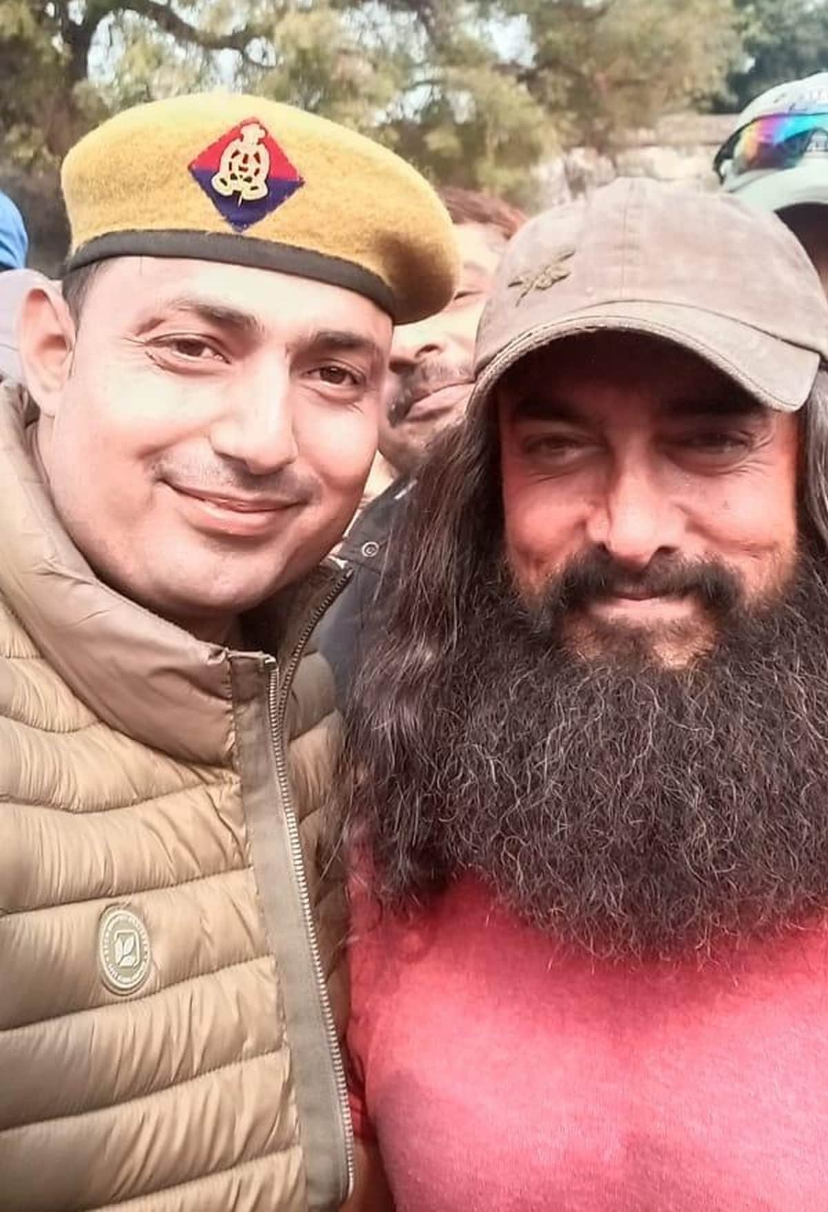 Aamir Khan seen in Lal Singh Chadha style on Ghats of varanasi for shooting