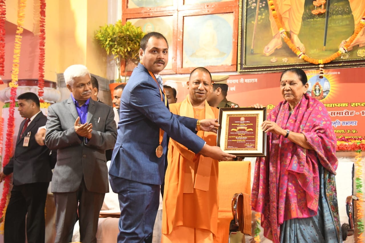 uttarpradesh governer anandiben patel visit on gorakhpur
