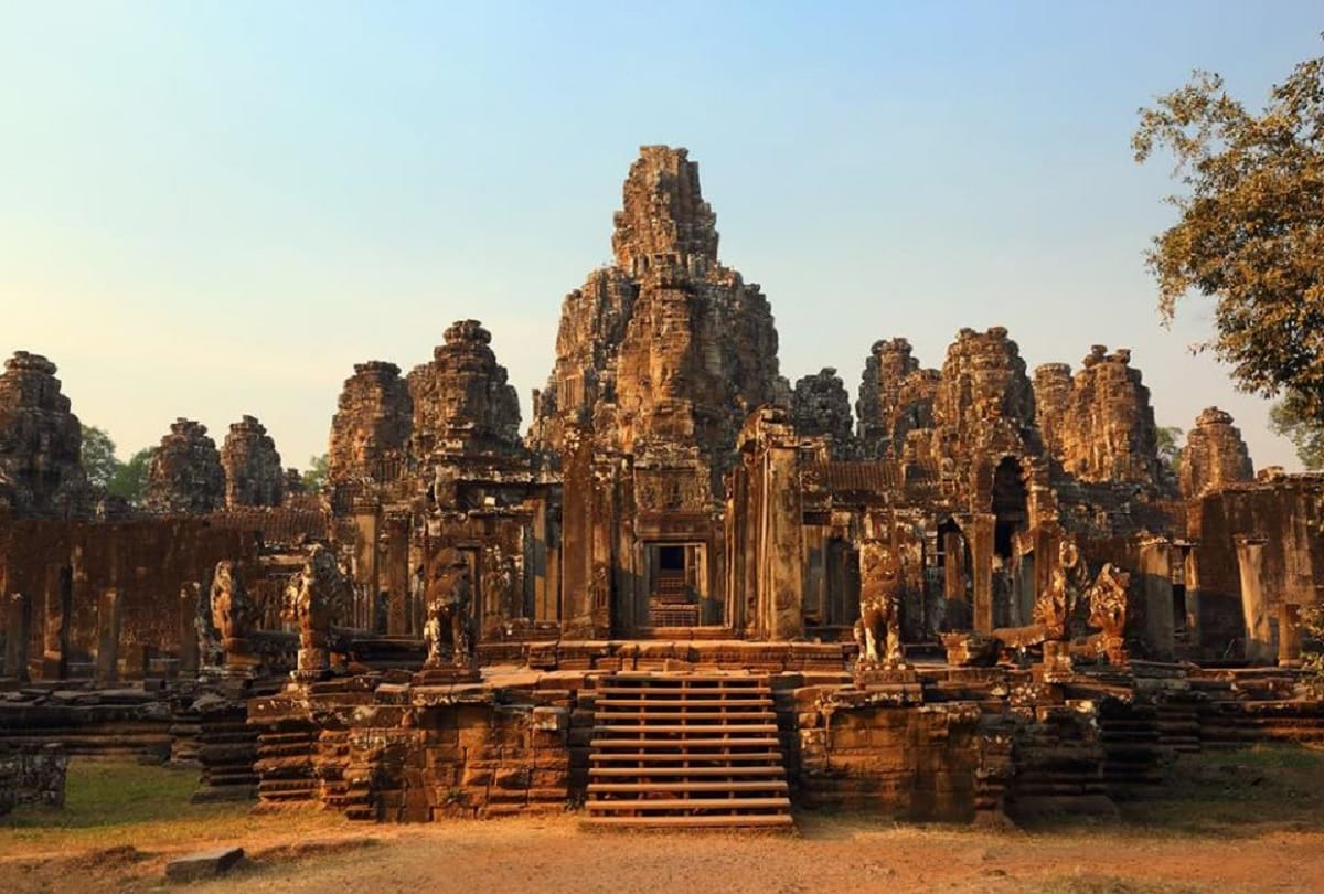 know about angkor wat biggest hindu temple of the world