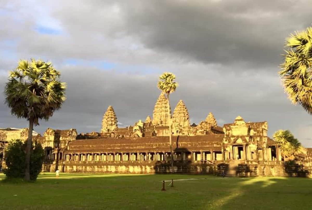largest Hindu temple in the world cambodia Angkorwat temple history of this Ancient temple