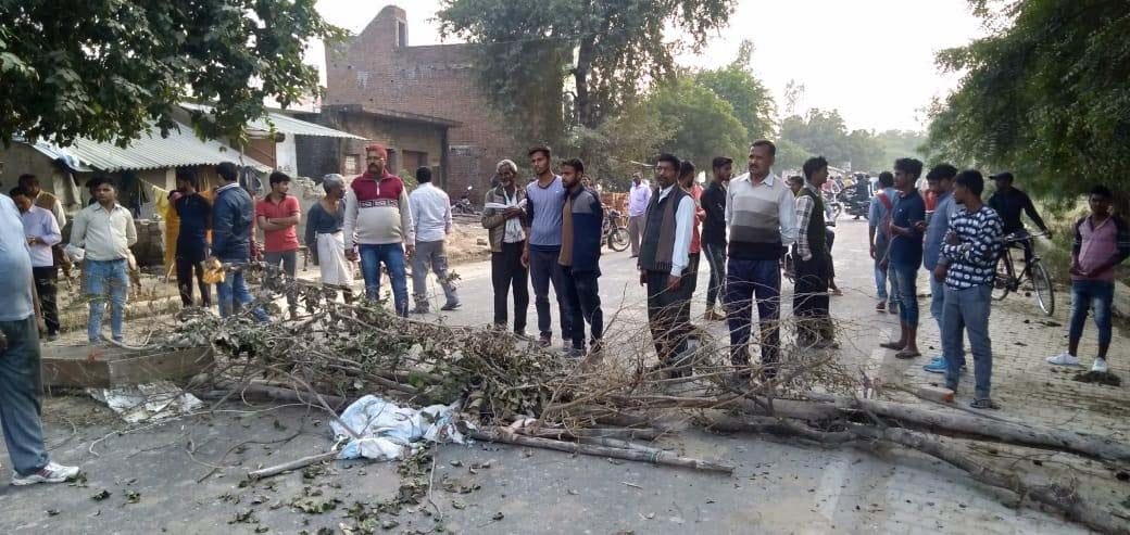 Truck collides with a tempo filled with children, one killed, four injured