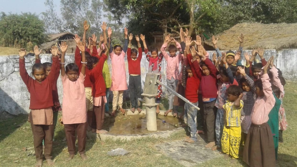 Contaminated water coming out of hand pump, students demonstrated