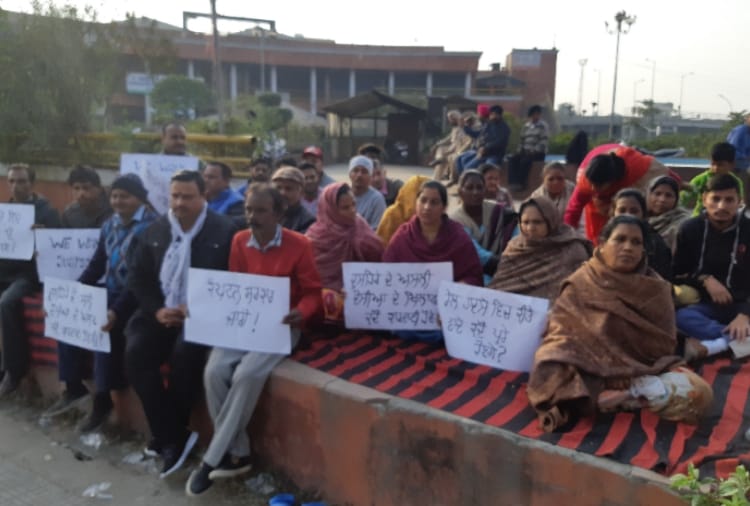 Victims of Amritsar railway accident sitting on dharna