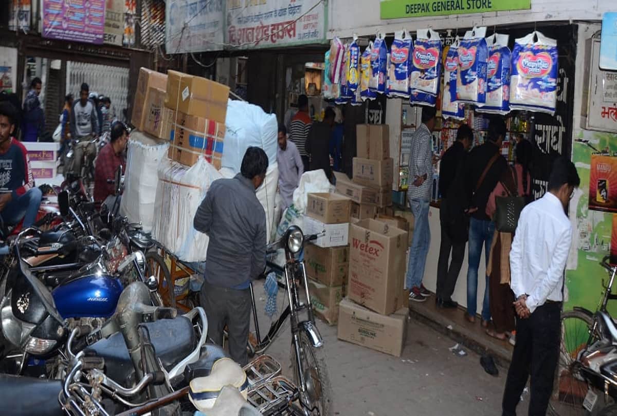 Bareilly posh whole sale market with narrow streets where even fire brigade cant reach