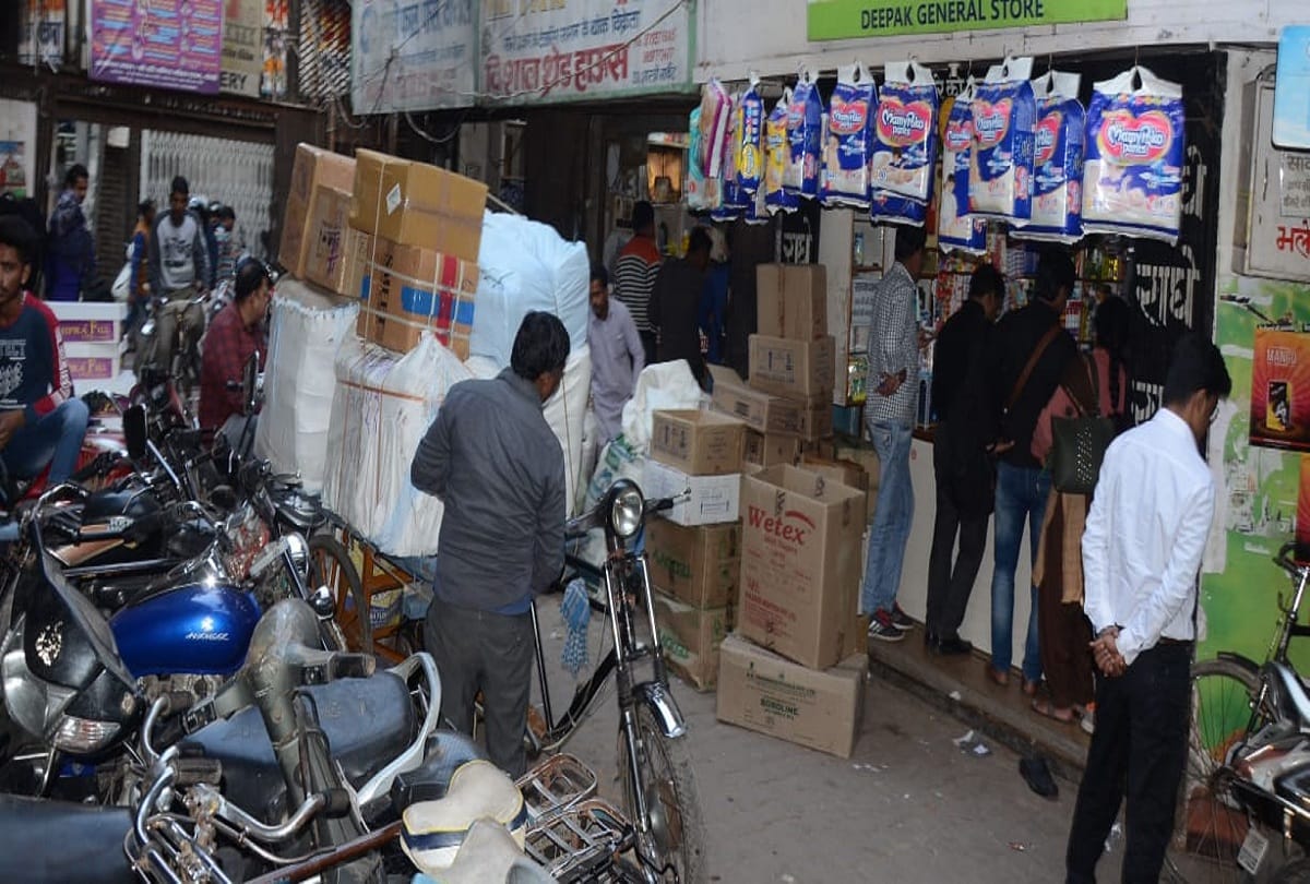 Bareilly posh whole sale market with narrow streets where even fire brigade cant reach
