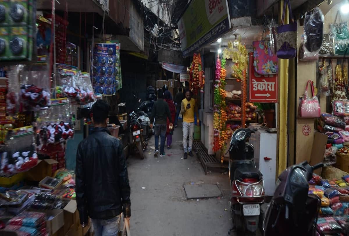 Bareilly posh whole sale market with narrow streets where even fire brigade cant reach