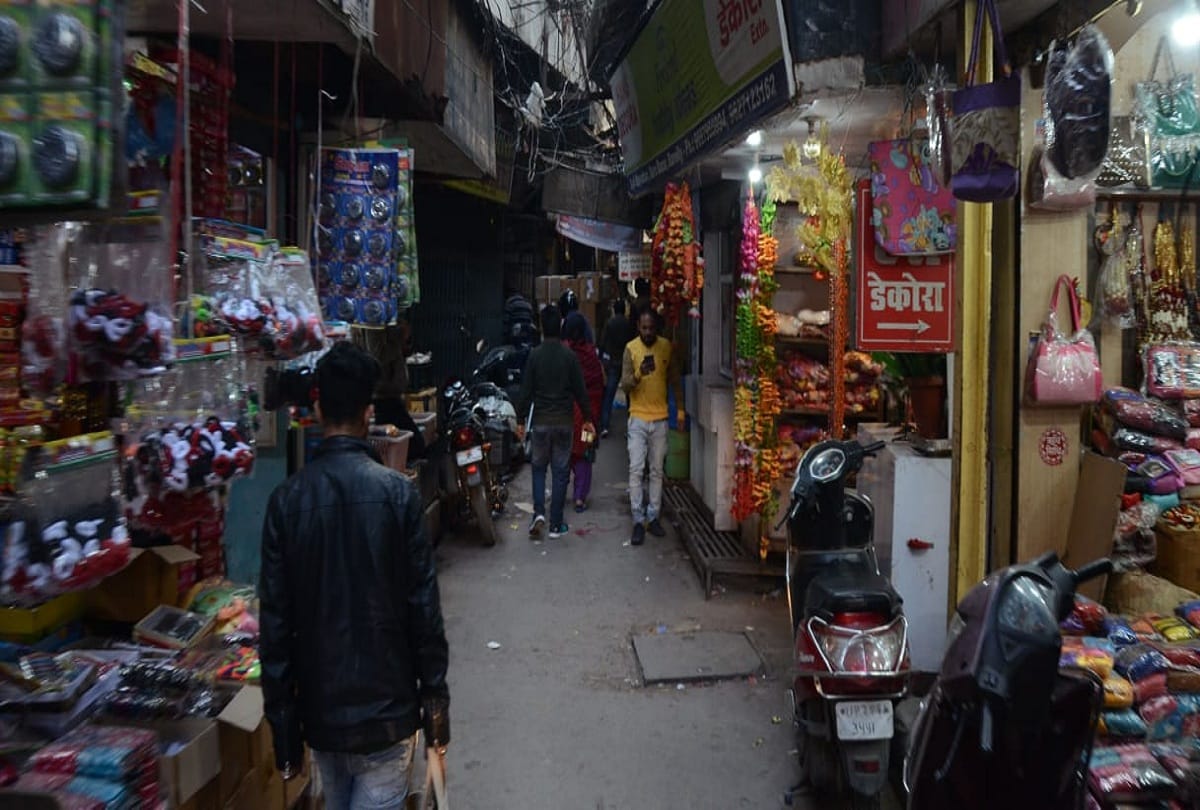 Bareilly posh whole sale market with narrow streets where even fire brigade cant reach