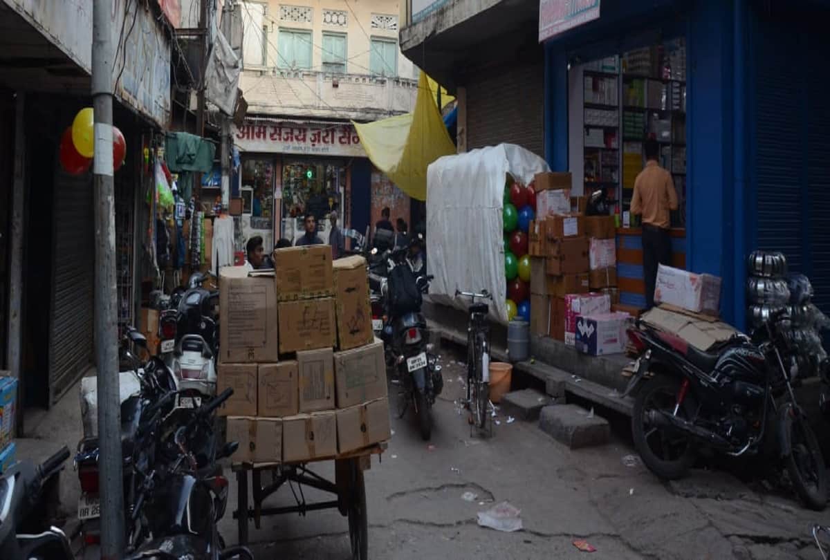 Bareilly posh whole sale market with narrow streets where even fire brigade cant reach