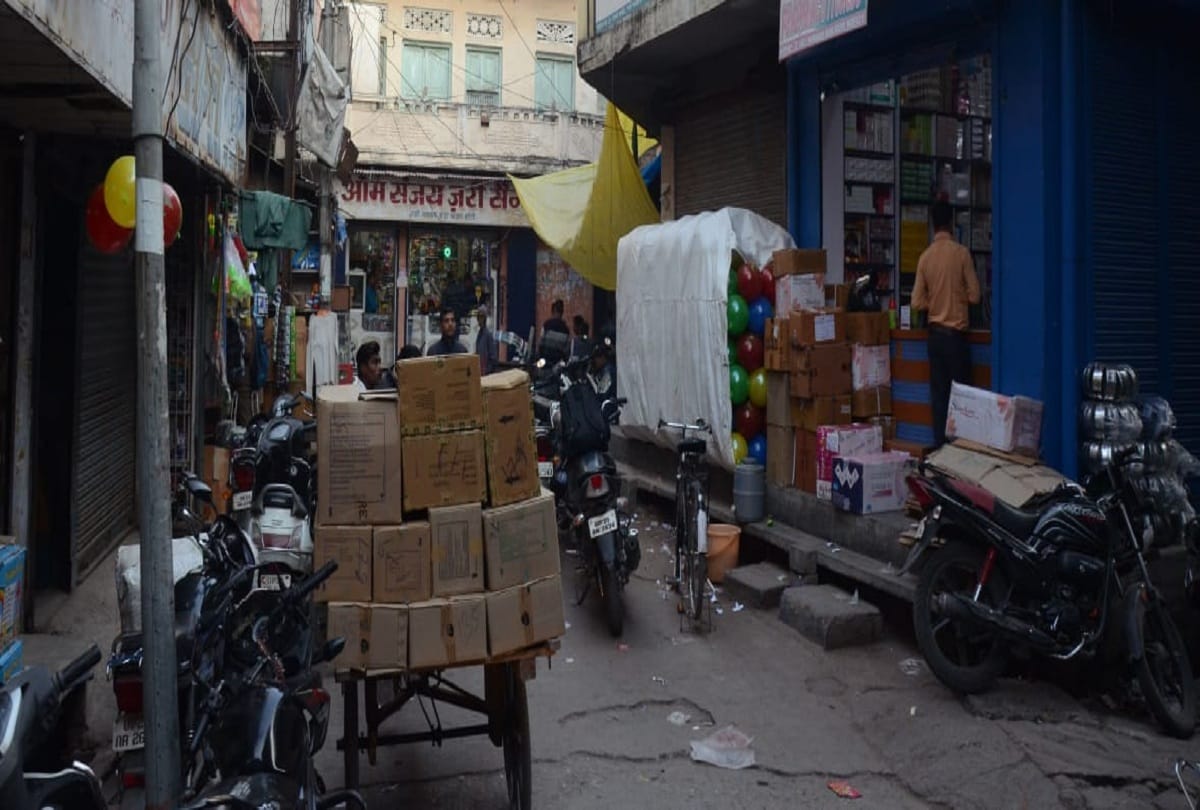 Bareilly posh whole sale market with narrow streets where even fire brigade cant reach