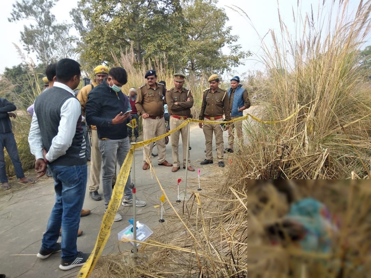 Dead body found of teen girl on road side in raunapar azamgarh