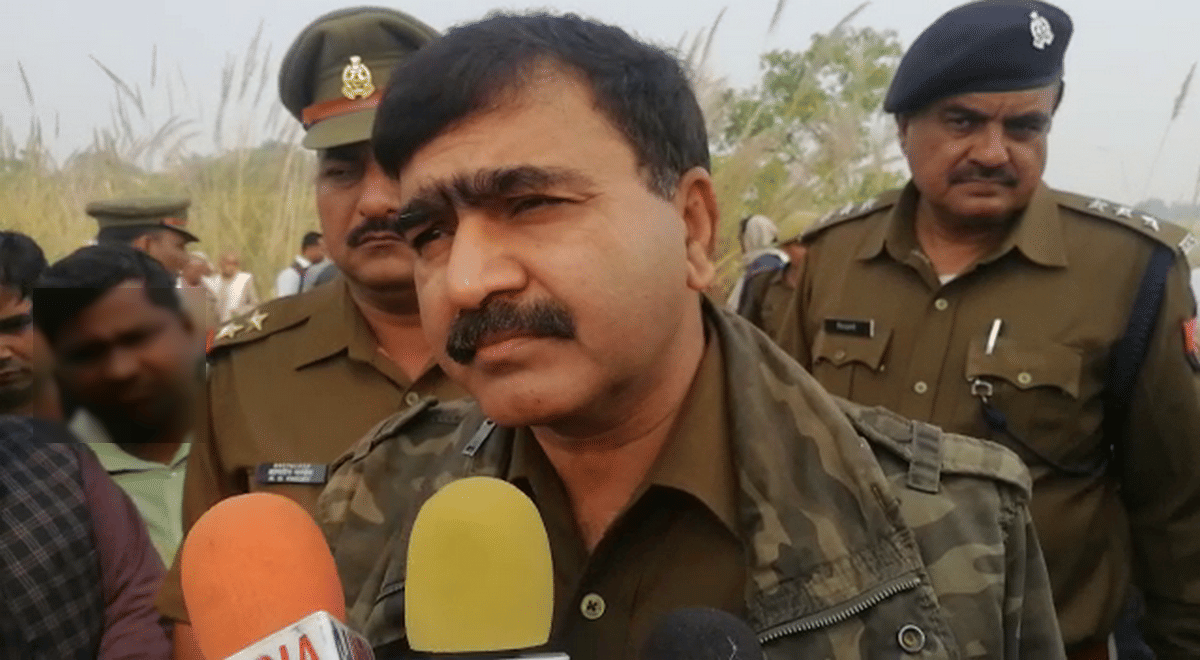 Dead body found of teen girl on road side in raunapar azamgarh