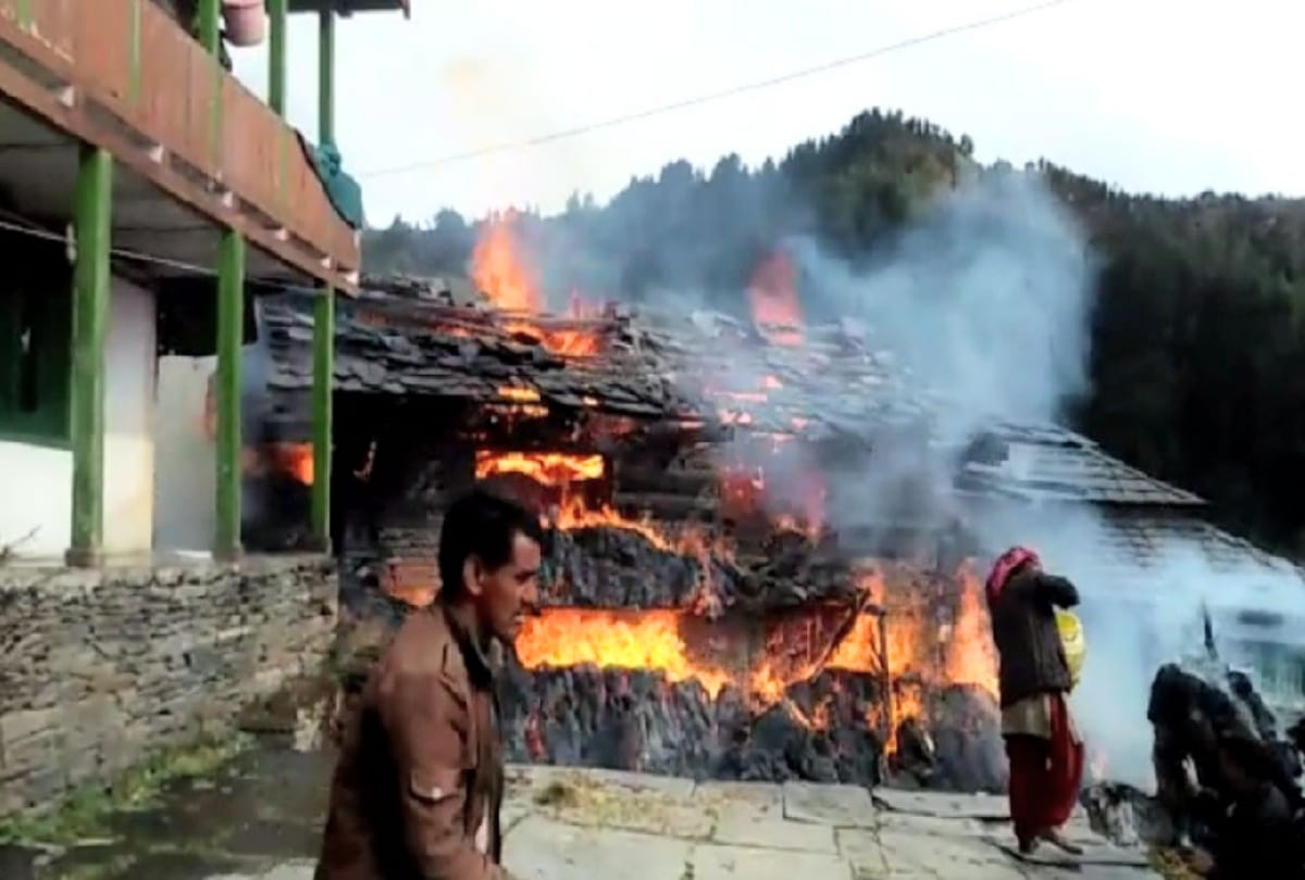 Two-storey cowshed of four brothers reduced to ashes, loss of six lakhs