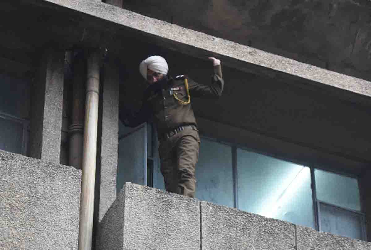 Husband of hospitalized woman created panic after climbing on roof in jammu kashmir