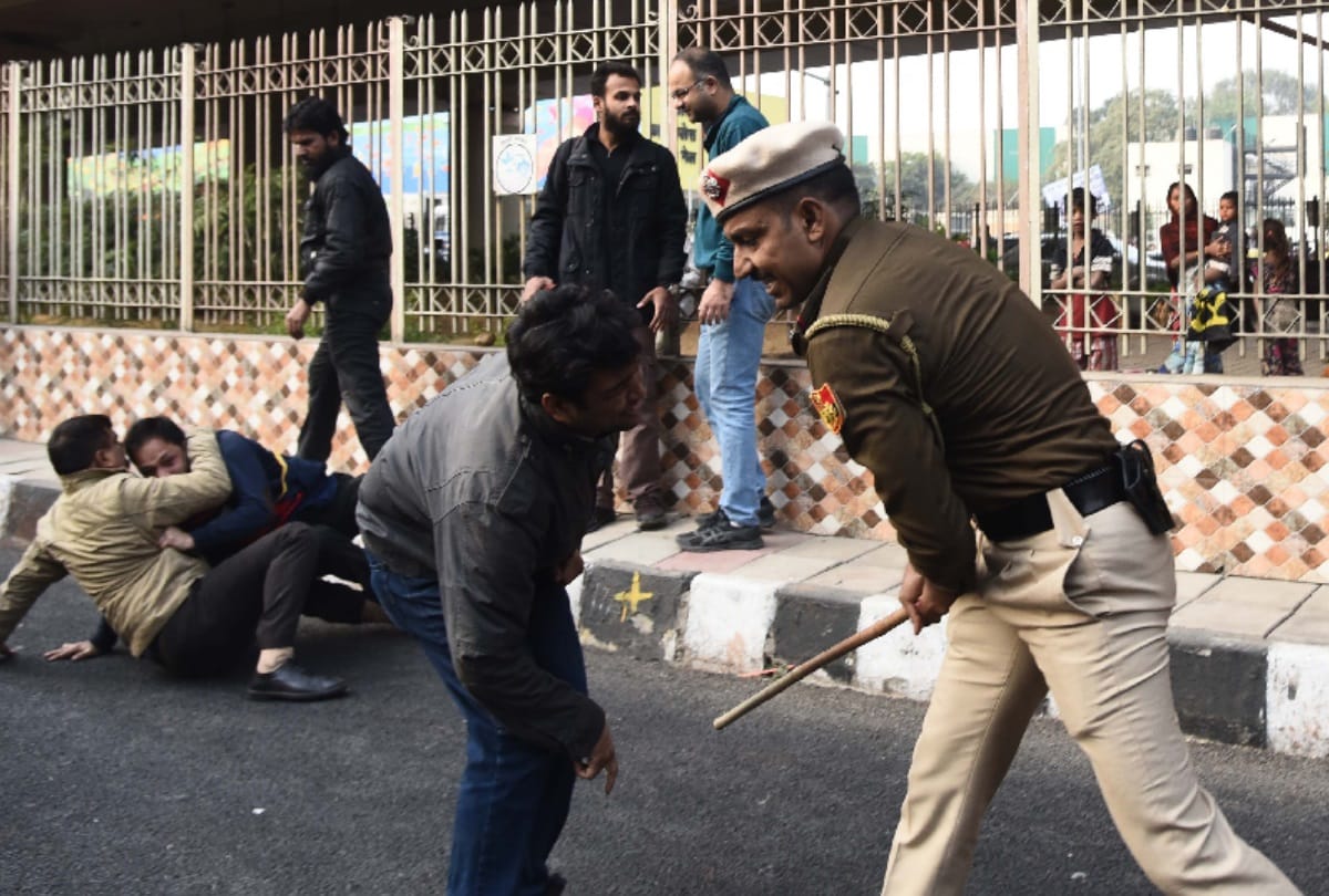 JNU hostel fees rollback demand police lathicharged on students but denies see photos