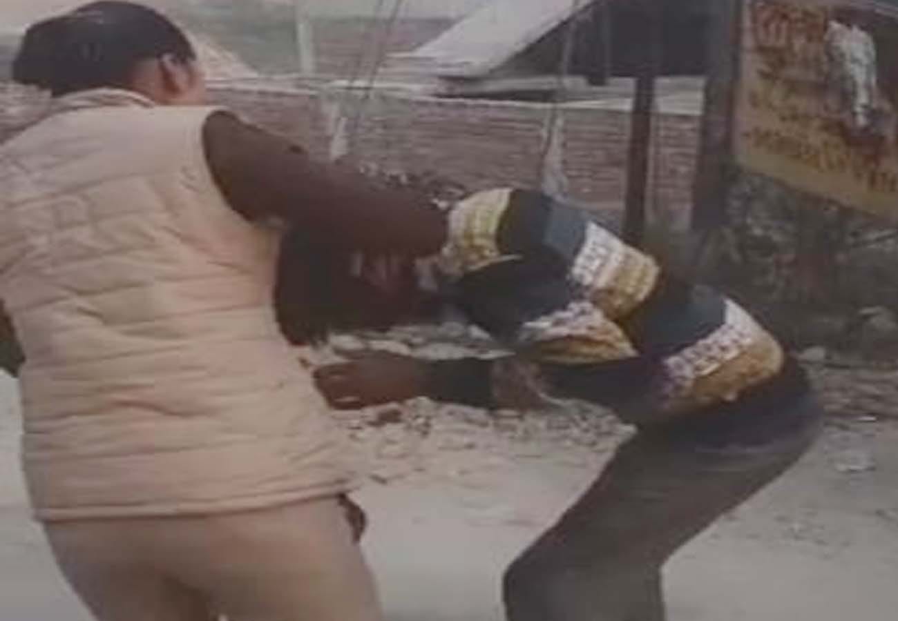 Female constable beats man over who passed bad comments on school girls in kanpur