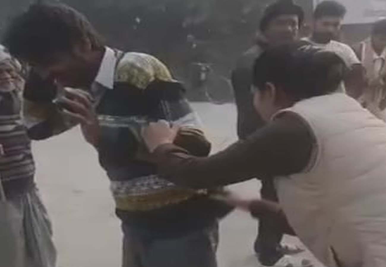 Female constable beats man over who passed bad comments on school girls in kanpur