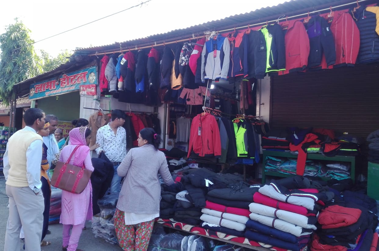 People bought wollen clothes from market