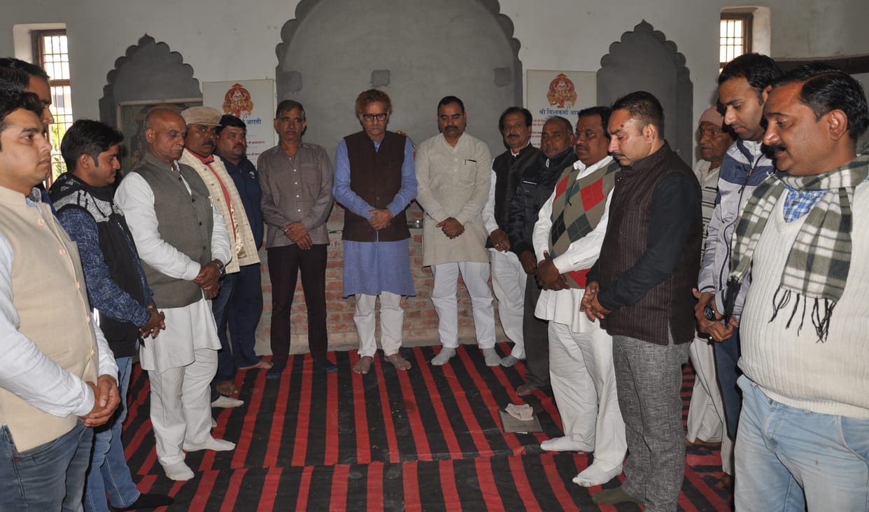 Unnao's tribute to daughter in Vishwakarma meeting