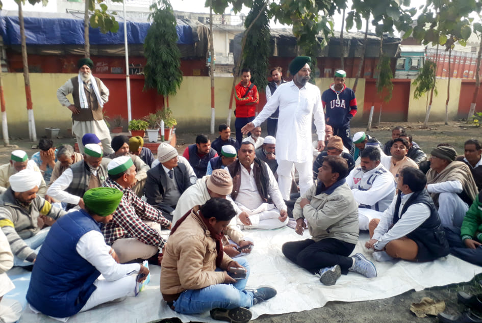 Farmers protest, make officials sit on the ground