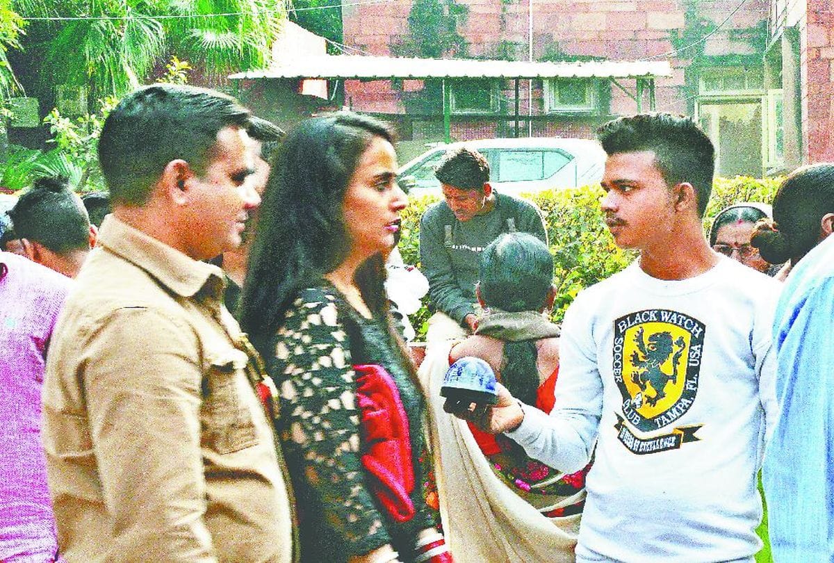 Ssp Bablu Kumar Give Instructions For Lapka To Police Station Agra