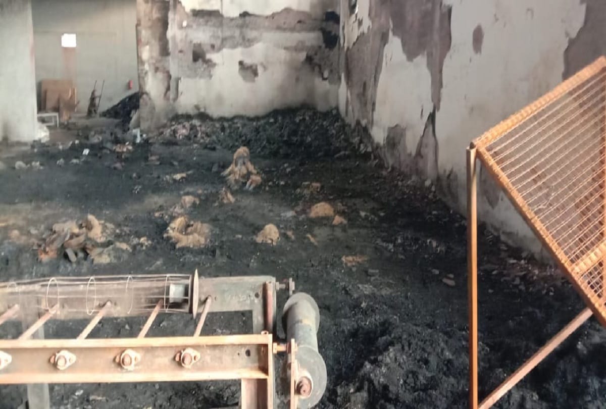 Lead Factory in himchal Pradesh catches fire causes huge loss