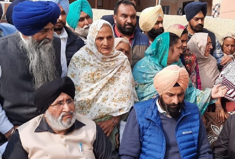 Bikram Singh Majithia and Daljit Singh Cheema reached at Takhtumajra village
