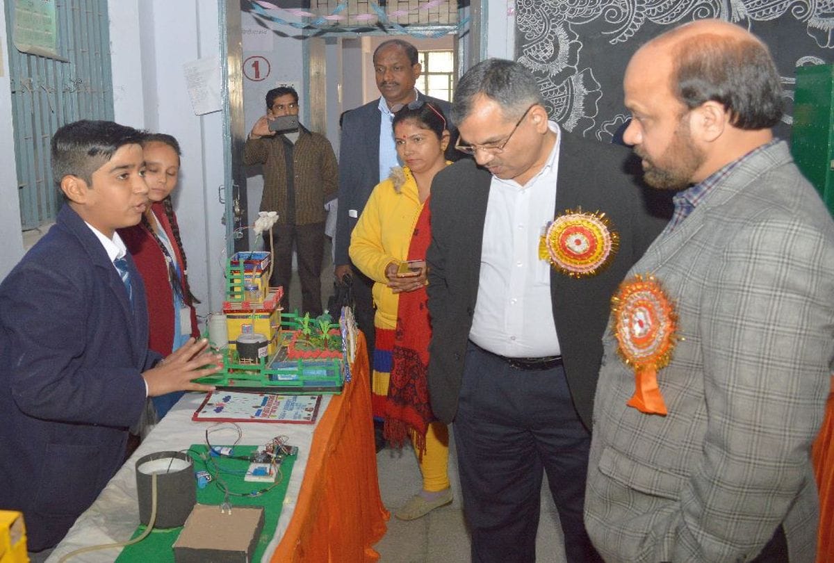 11th class student made smart helmet in agra