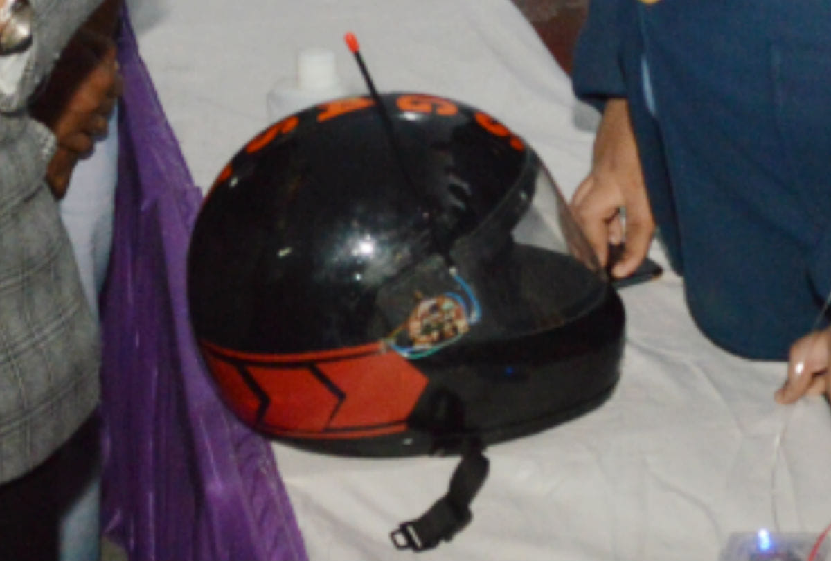 11th class student made smart helmet in agra