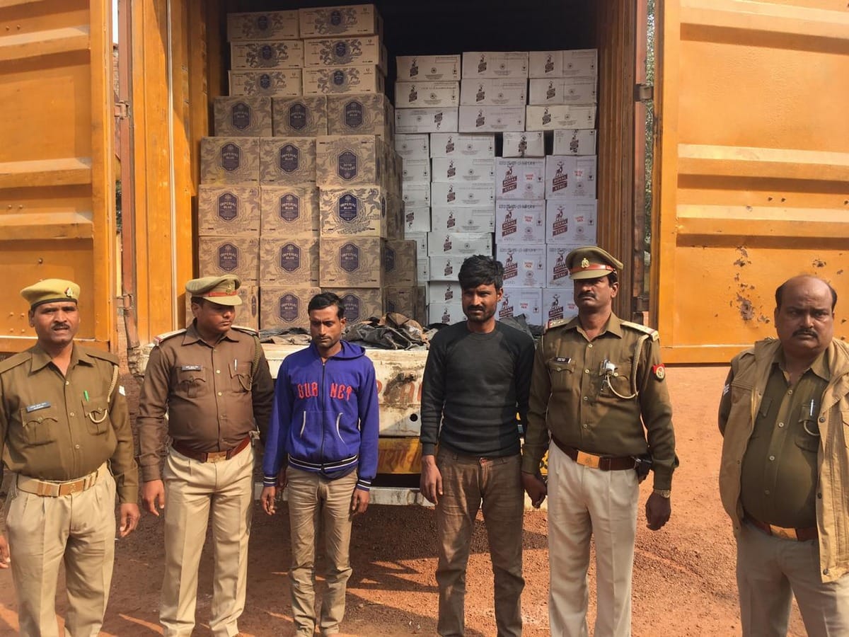 police caught truck recovered illegal liquor in sonbhadra