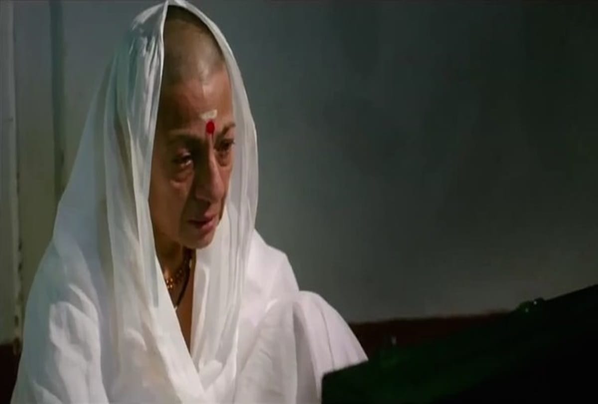 Shabana Nanadita Lisa Ray Tanvi Azmi Actresses Who Shaved Their Head for Movies