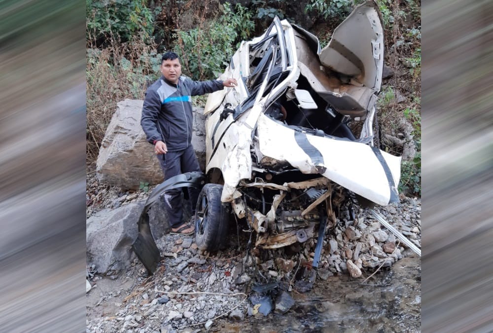 Dead Bodies of Mama Bhanja Rescue after three days of Car Fell into ditch in tehri photos
