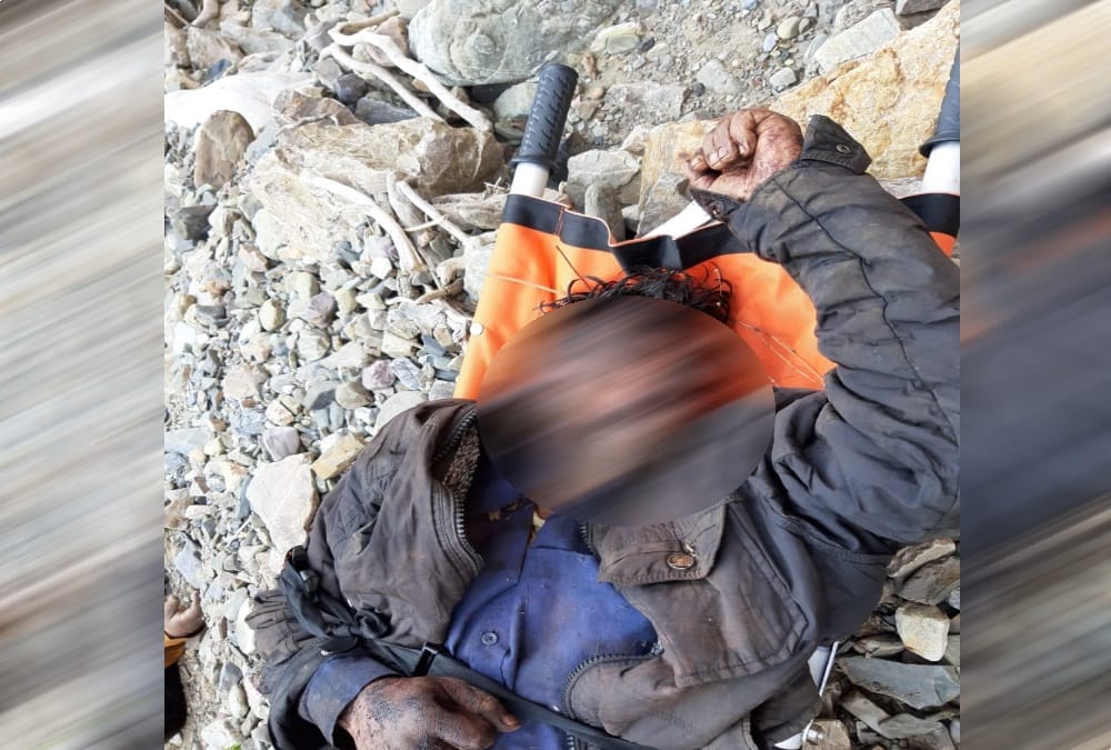 Dead Bodies of Mama Bhanja Rescue after three days of Car Fell into ditch in tehri photos