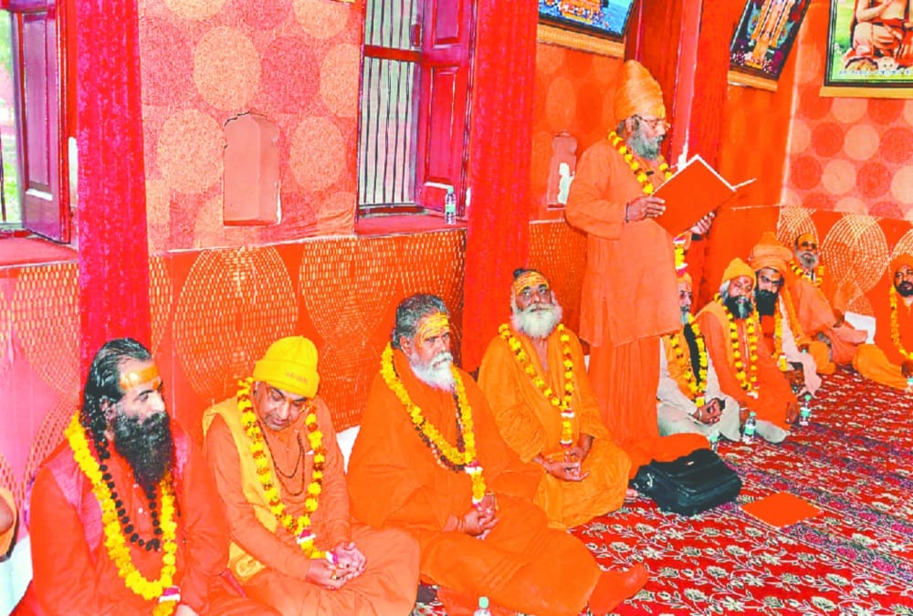 The title of Mahamandaleshwar will be available only on the degree of Acharya