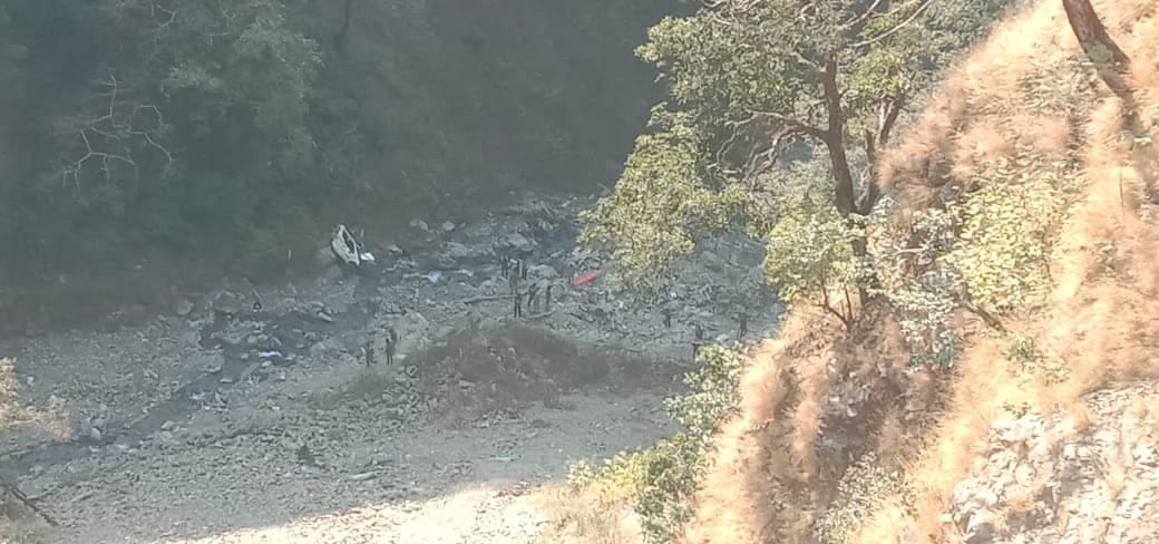 Tehri: A car fell into a ditch in Narendranagar, two people died