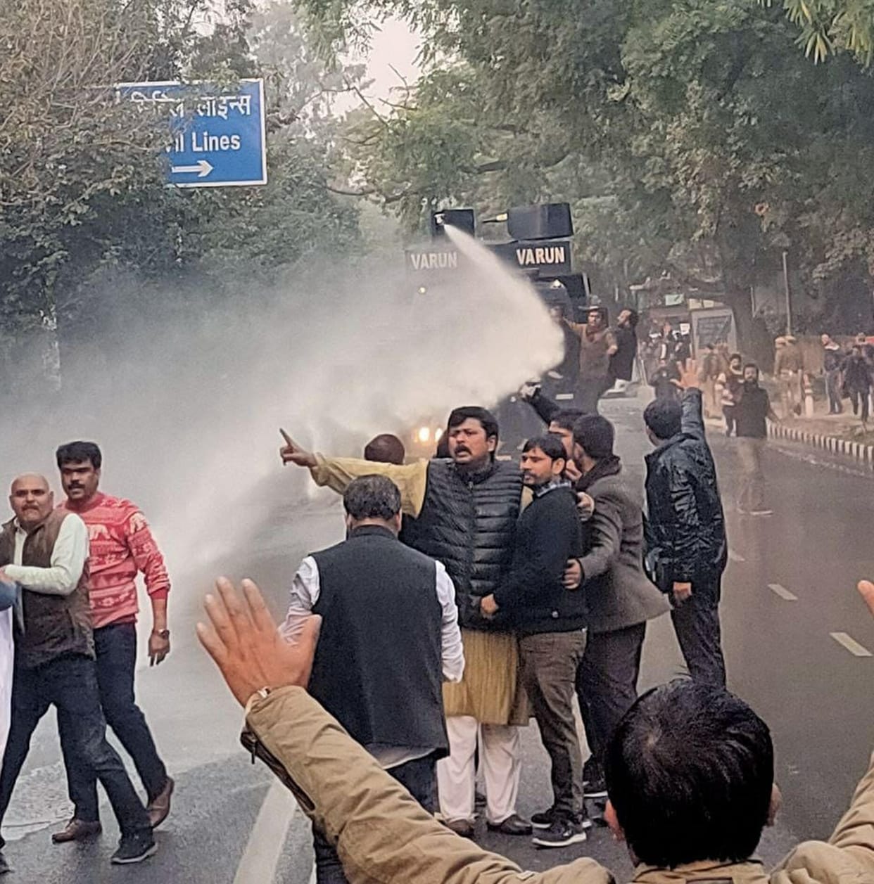 Water splashes on DU teachers, many injured