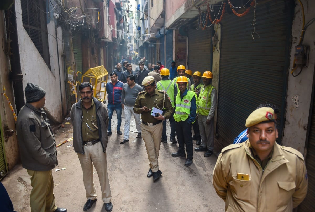 Anaj mandi fire probe reveals 4 storey building each have 5 rooms with 1 machine short circuit meter