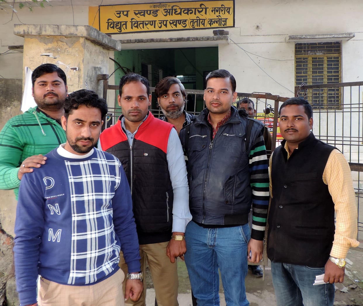 paanch maah se maanadey na milane par kampyootar aaparetaron ne kiya pradarshan