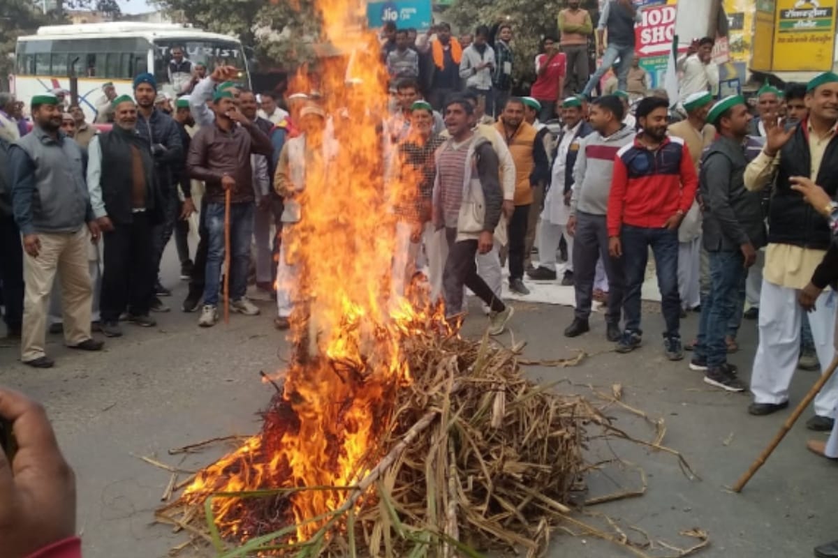 farmers protest over Sugarcane declared Price, road jam in Meerut and near by District