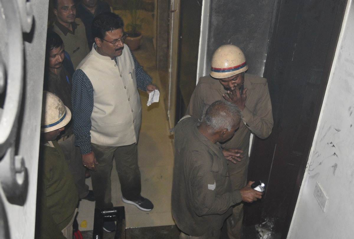 fire broke out in 14th floor of shalimar grand apartment in lucknow