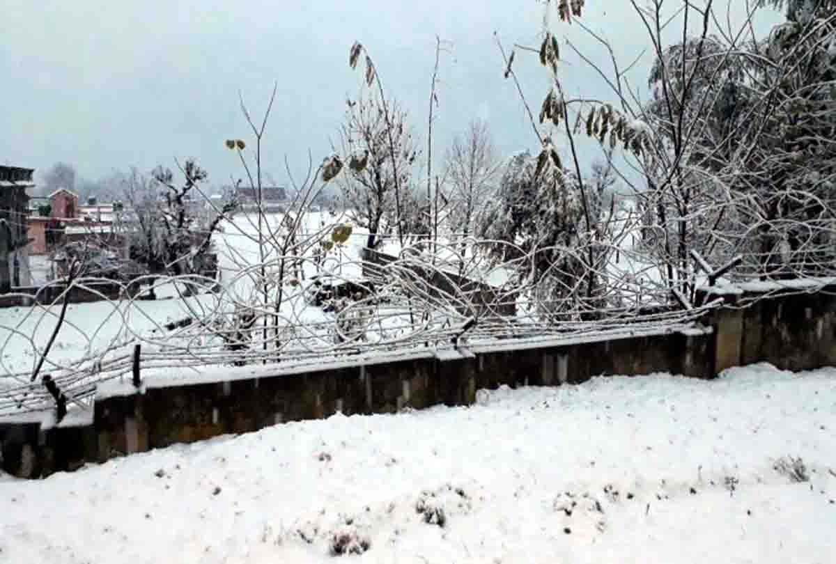 Heavy rain and snowfall alert in Jammu Kashmir, Mughal Road Closed For Traffic Due To Snowfall