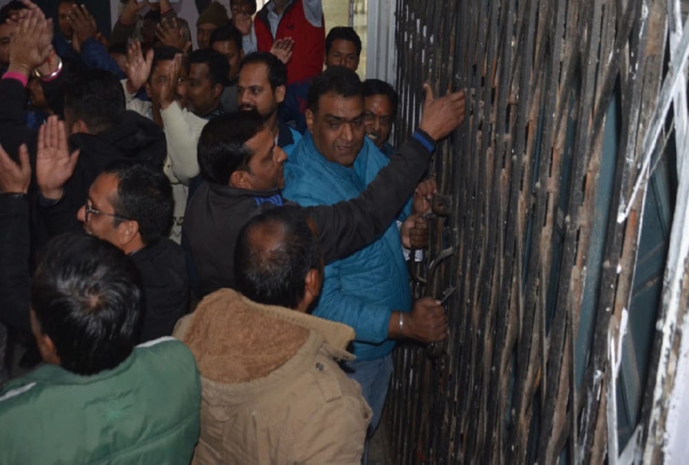 Ruckus And Lockout Protest in Gurukul and Rishikul Ayurvedic College against DDO Code