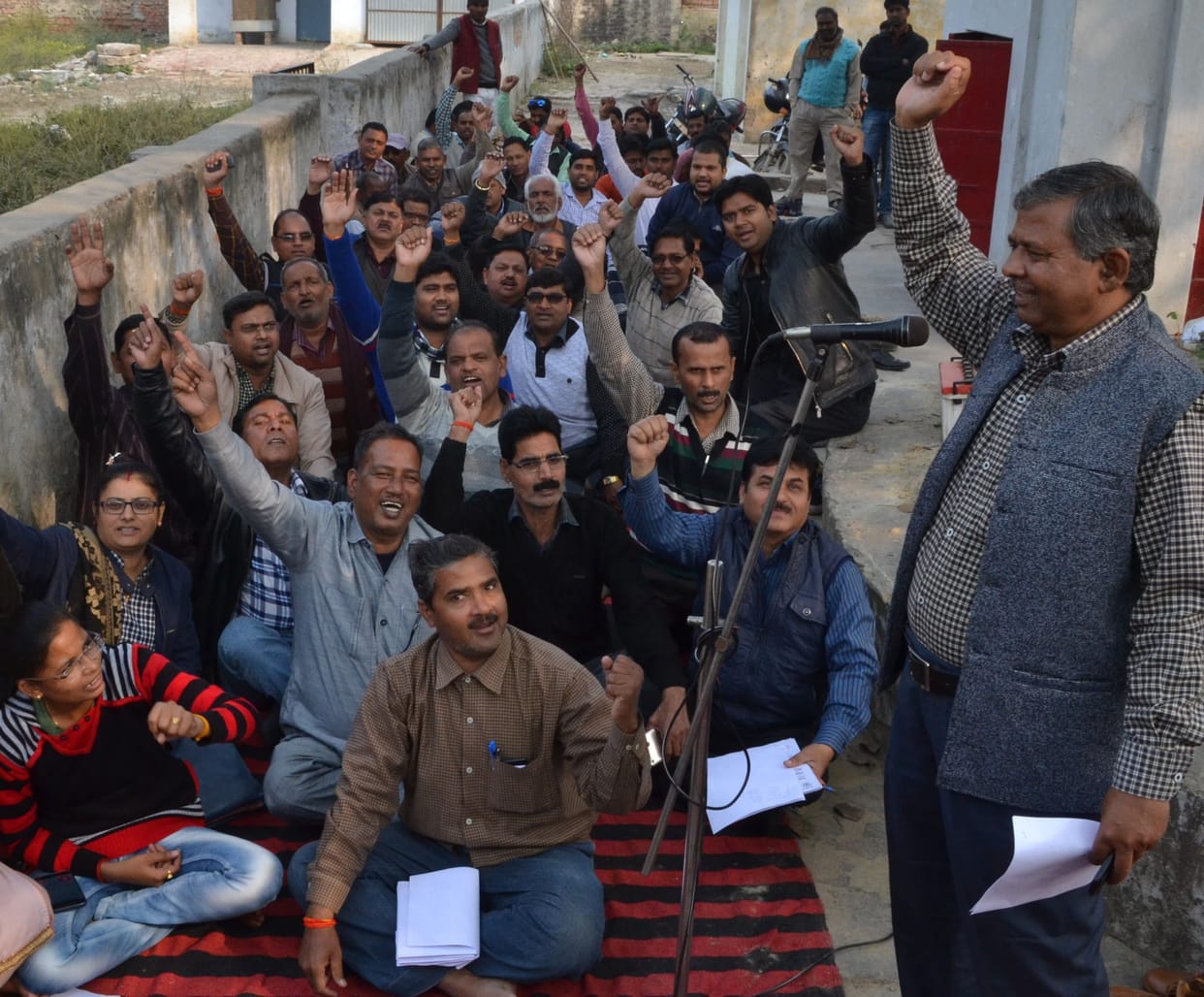 protest, lekhpal, kasganj